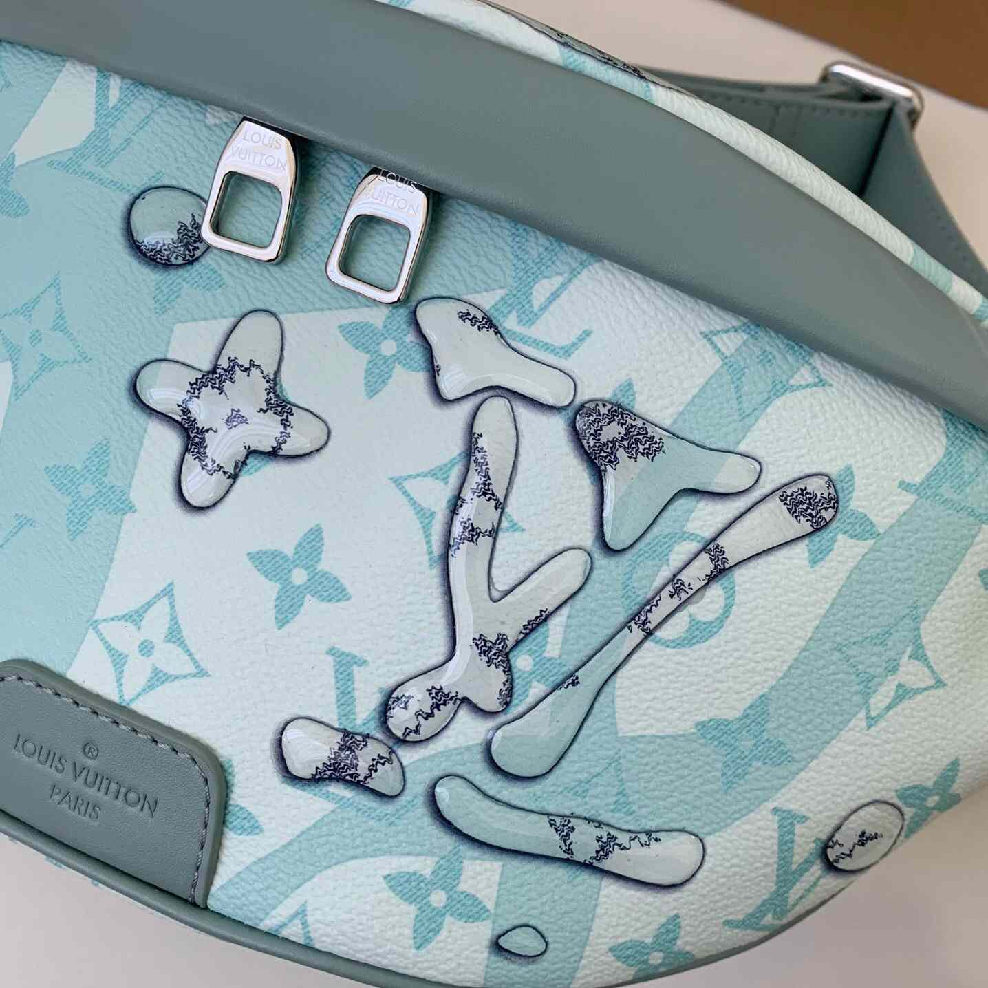 Louis Vuitton Discovery Bumbag  (44*15*9cm)   M22765 - PerfectKickZ