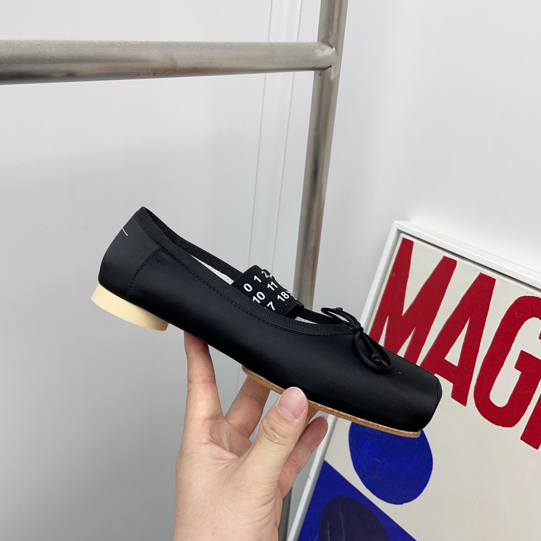 Maison Margiela MM6 Logo-strap Ballet Flats - PerfectKickZ