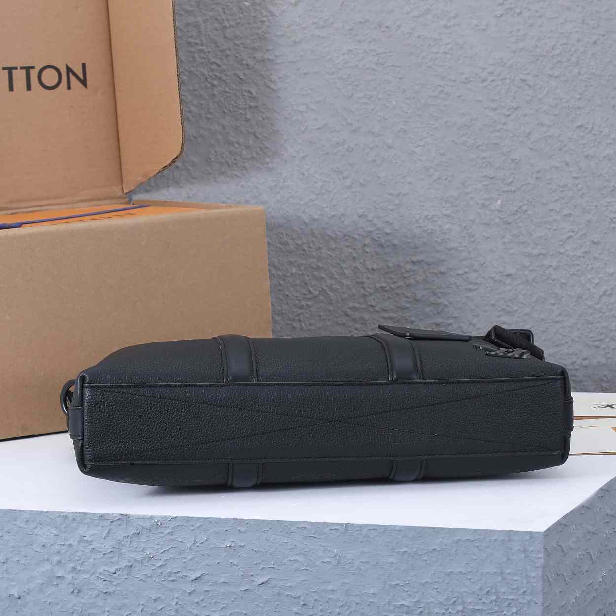 Louis Vuitton Takeoff Briefcase     M59159 - PerfectKickZ