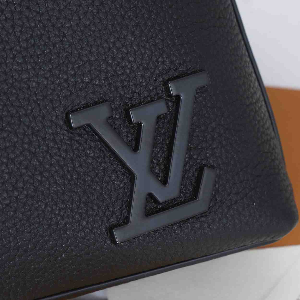 Louis Vuitton Takeoff Briefcase     M59159 - PerfectKickZ