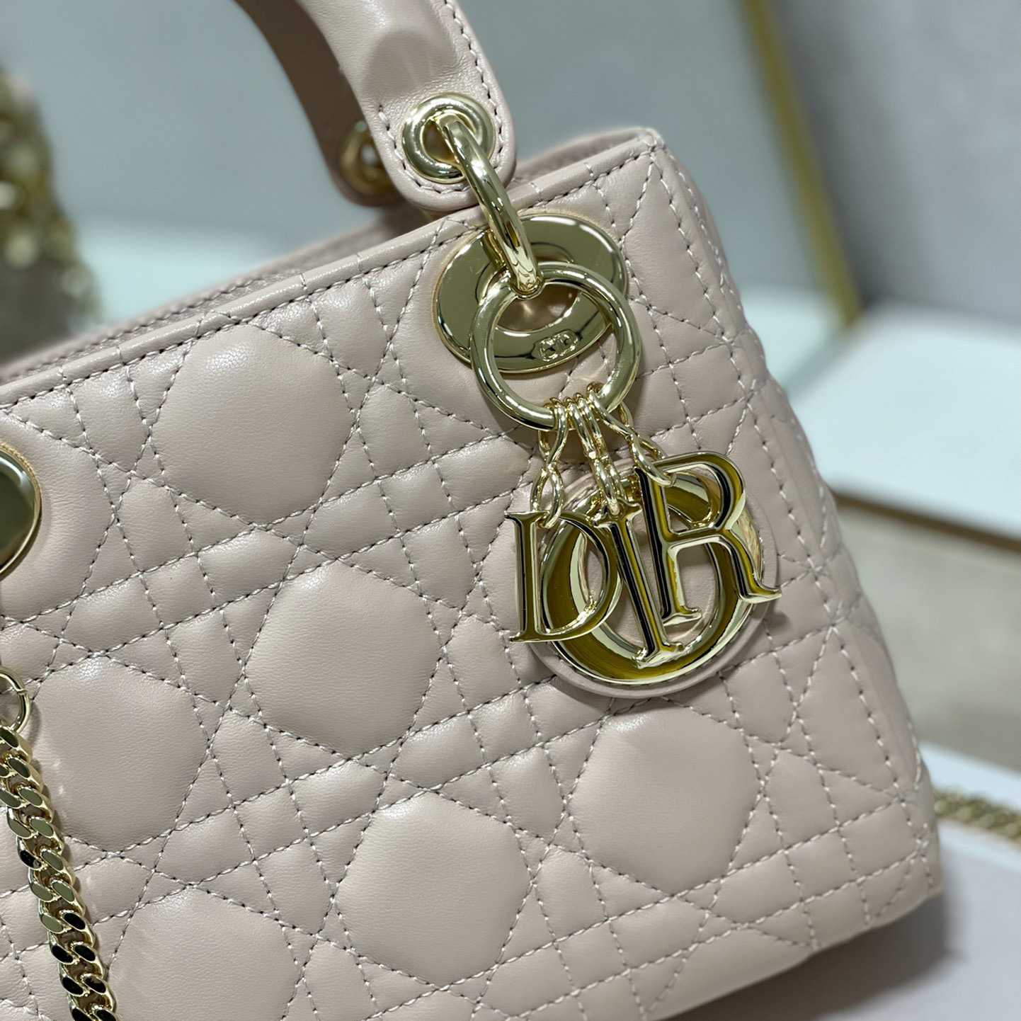 Dior Lady Dior Bag  (17 x 7.5x 14cm) - PerfectKickZ