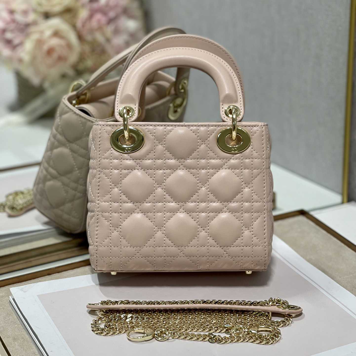 Dior Lady Dior Bag  (17 x 7.5x 14cm) - PerfectKickZ