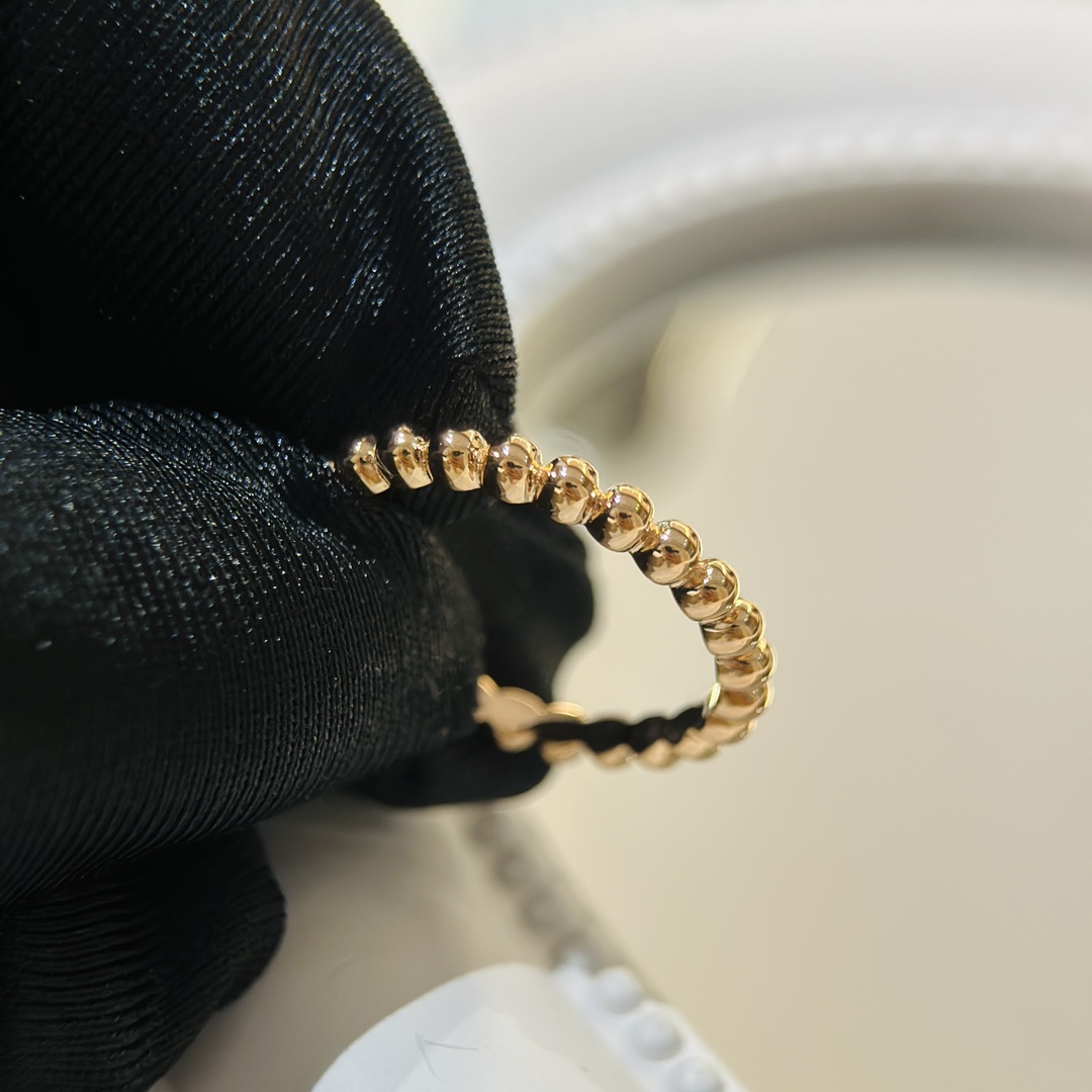 Van Cleef & Arpels Perlée Pearls Of Gold Ring - PerfectKickZ