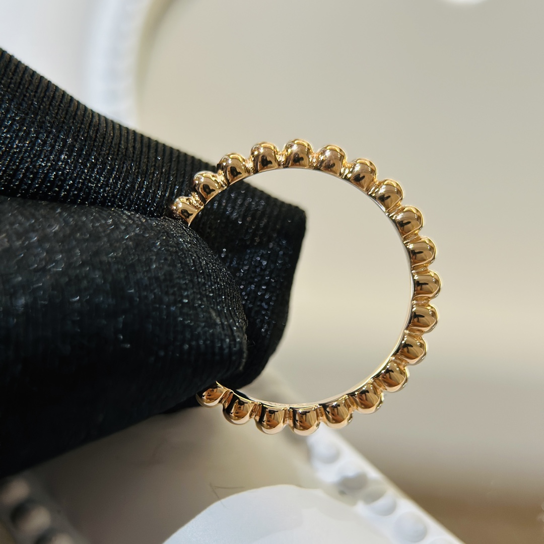 Van Cleef & Arpels Perlée Pearls Of Gold Ring - PerfectKickZ