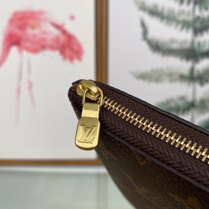 Louis Vuitton Monogram Pouch (24 x 1 x 17cm)M44191 - 