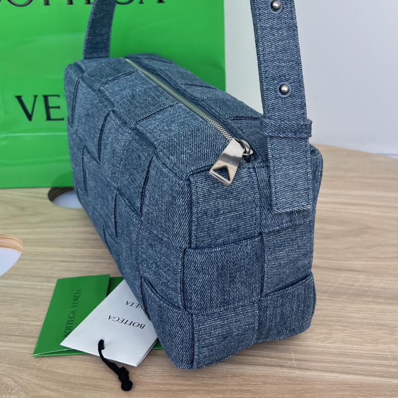 Bottega Veneta Brick Cassette Shoulder Bag (28x14x10cm) - 
