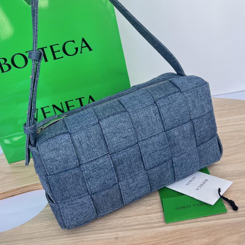 Bottega Veneta Brick Cassette Shoulder Bag (28x14x10cm) - 
