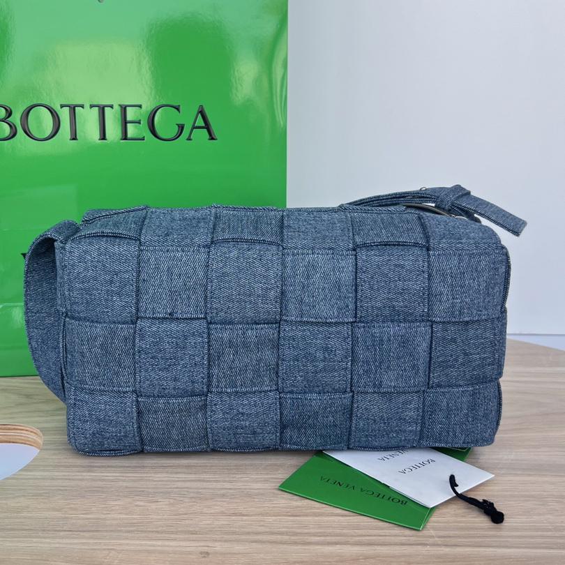 Bottega Veneta Brick Cassette Shoulder Bag (28x14x10cm) - 