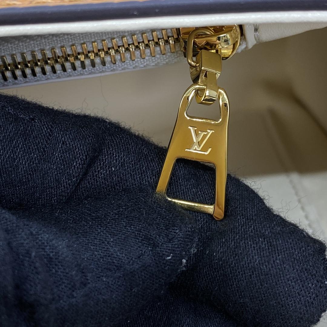 Louis Vuitton Twist MM Gold Honey Epi (23*17*9.5cm)      M22229 - PerfectKickZ