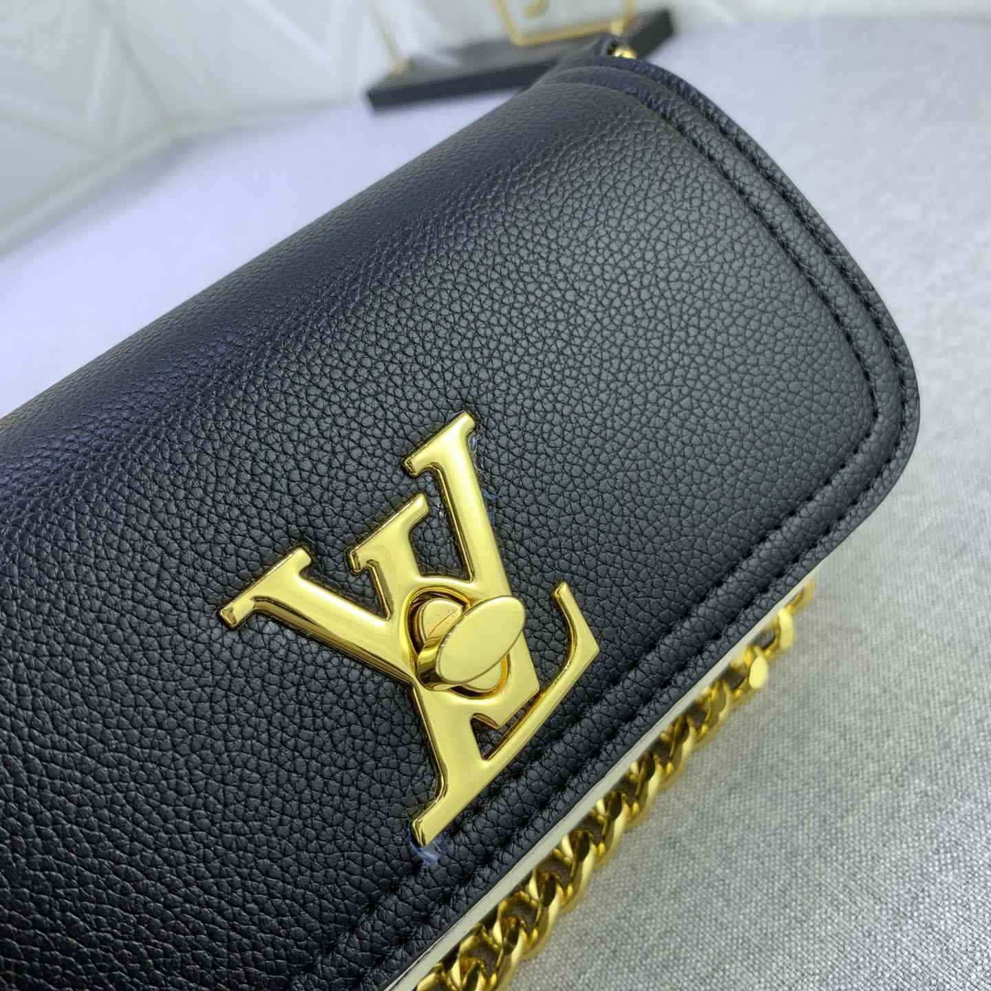 Louis Vuitton Lockme Tender Pochette (18-9-4cm)    M81560 - PerfectKickZ