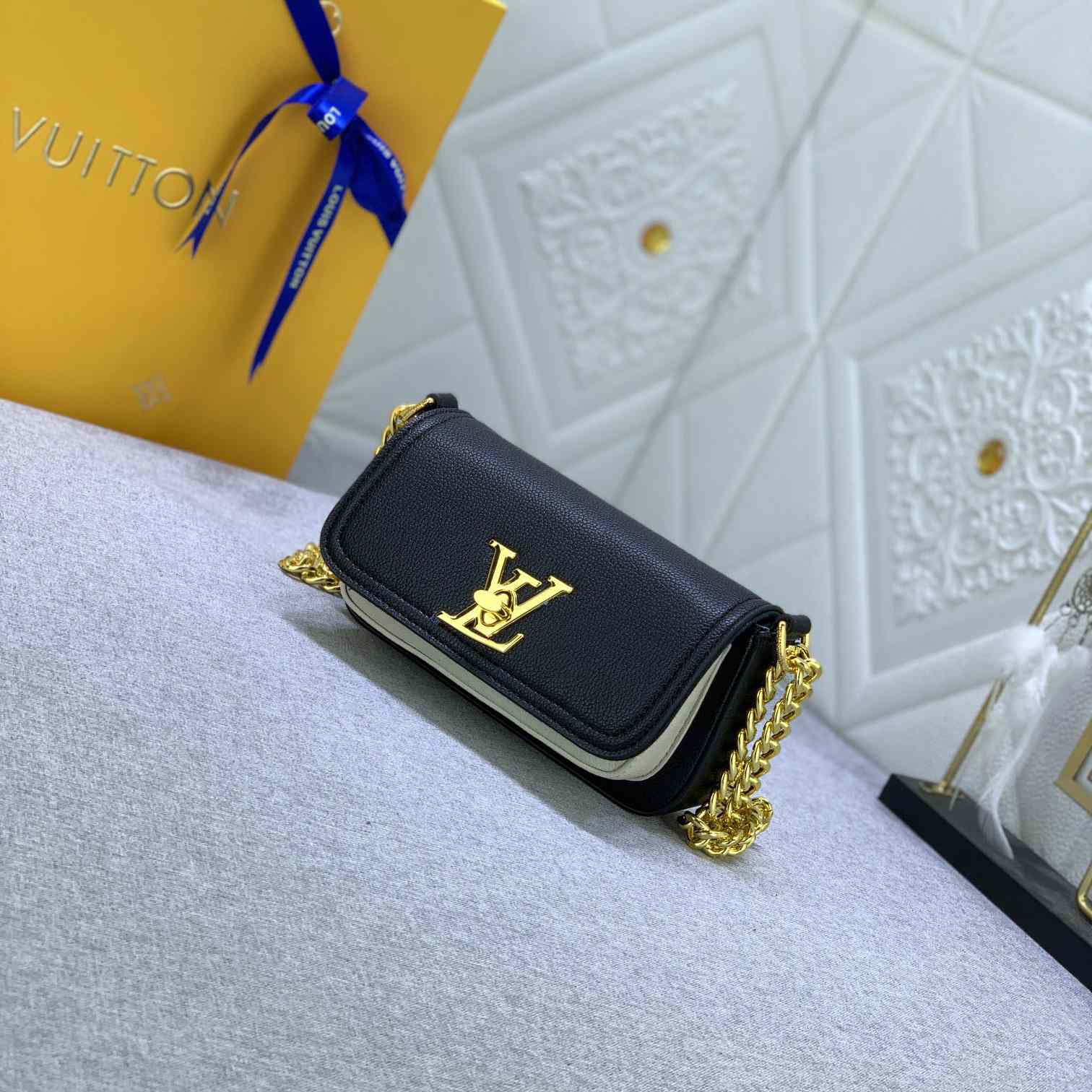 Louis Vuitton Lockme Tender Pochette (18-9-4cm)    M81560 - PerfectKickZ