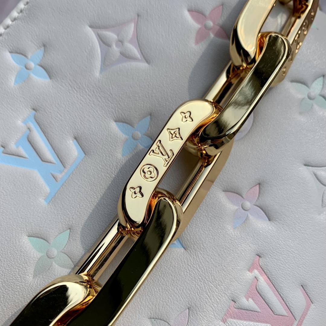 Louis Vuitton Coussin Bag (21-16-7cm)    M22993 - 