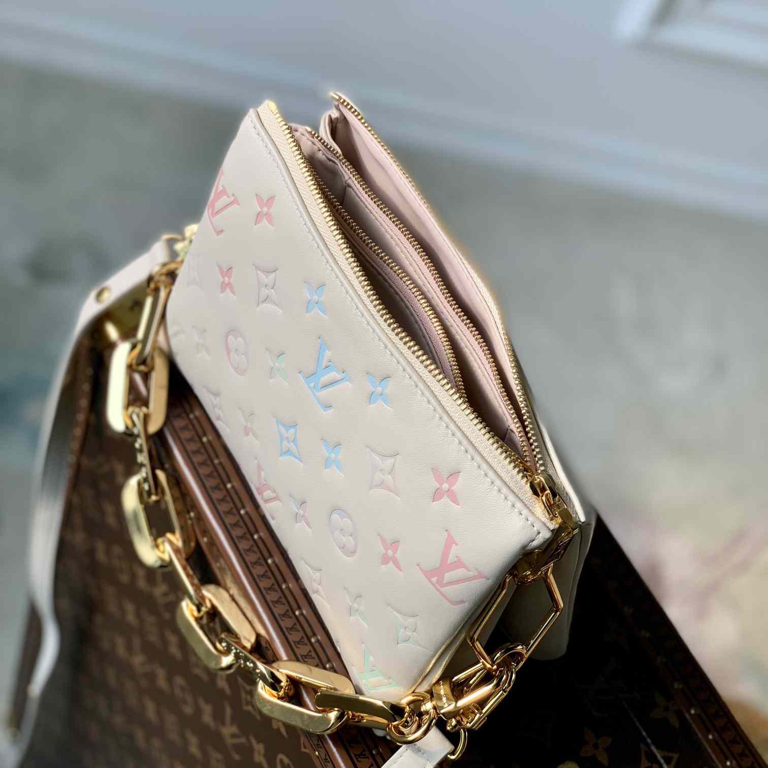 Louis Vuitton Coussin Bag (21-16-7cm)    M22993 - 