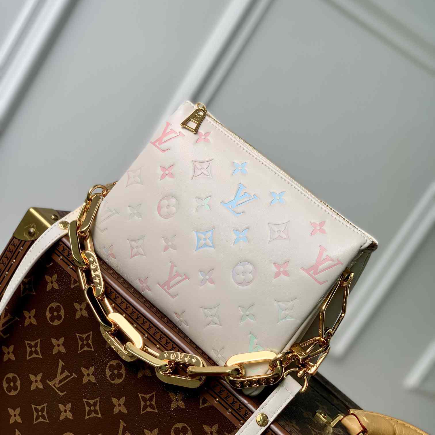 Louis Vuitton Coussin Bag (21-16-7cm)    M22993 - 