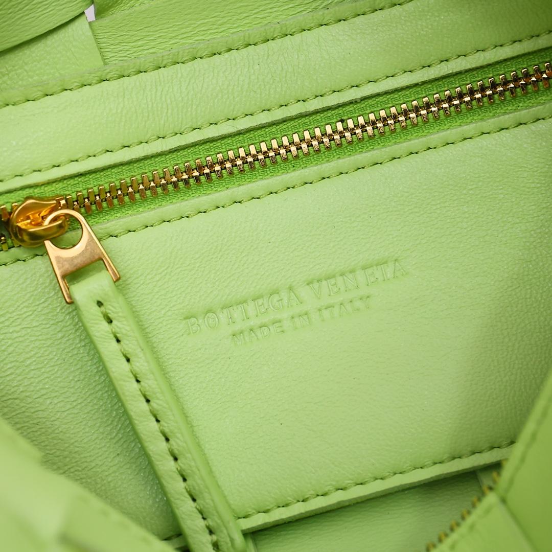 Bottega Veneta Small Brick Cassette - PerfectKickZ