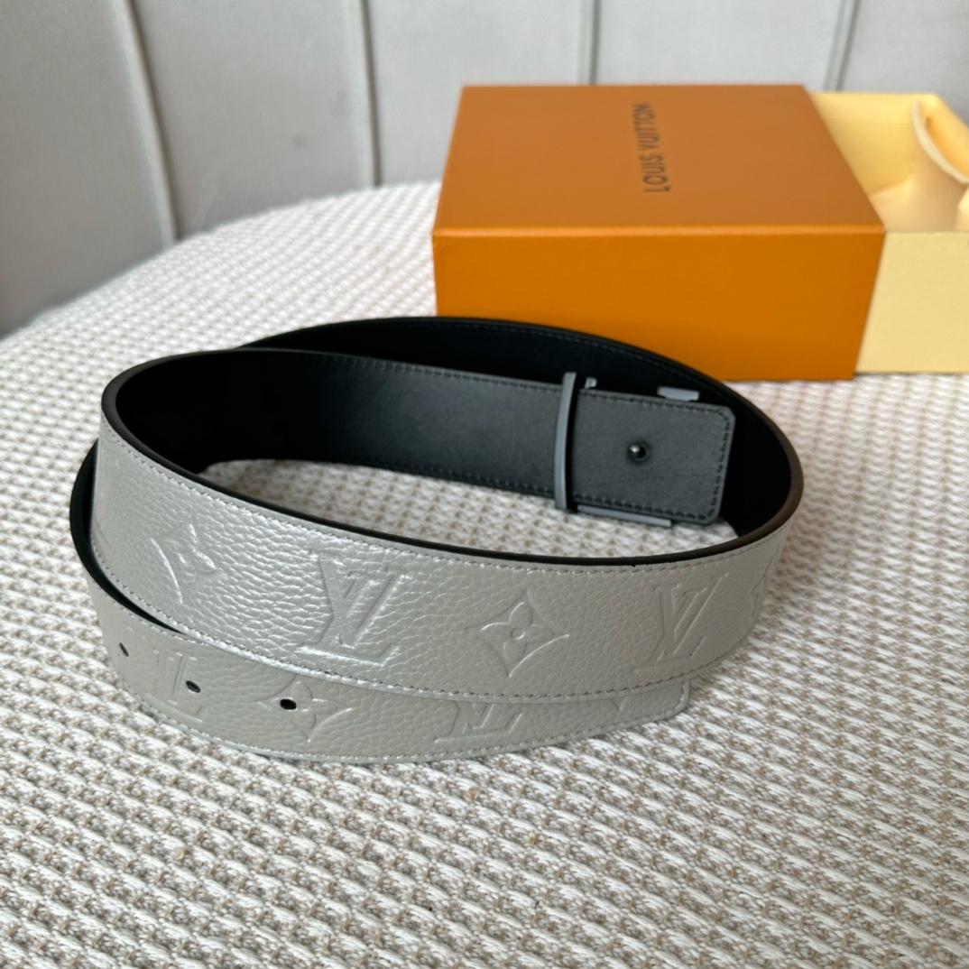 Louis Vuitton LV Initials 40mm Reversible Belt   M8261V - 