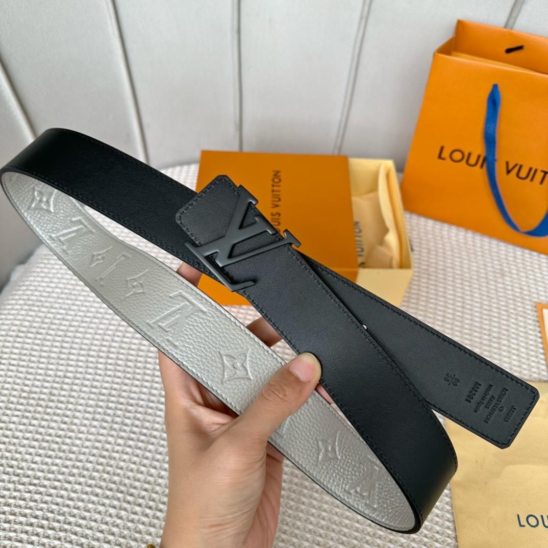 Louis Vuitton LV Initials 40mm Reversible Belt   M8261V - 