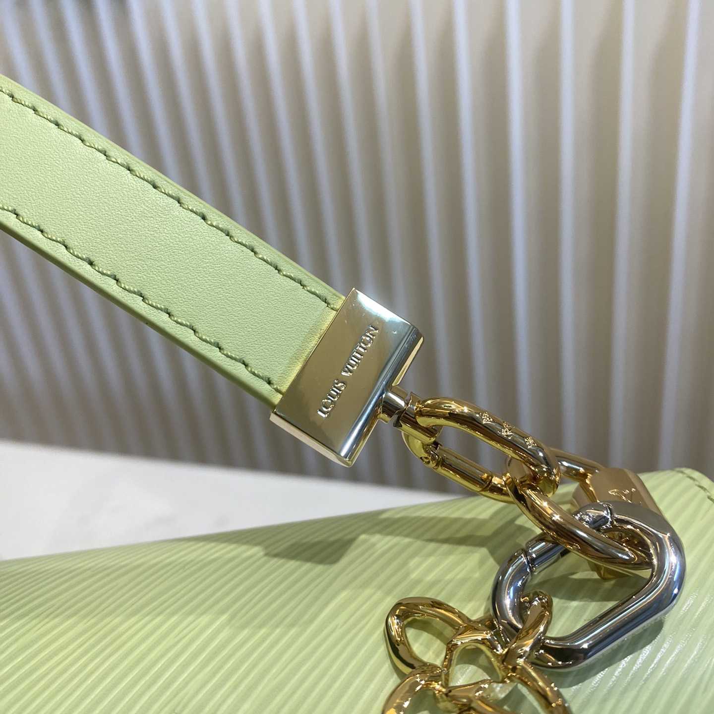 Louis Vuitton Twist PM   M22768 - 