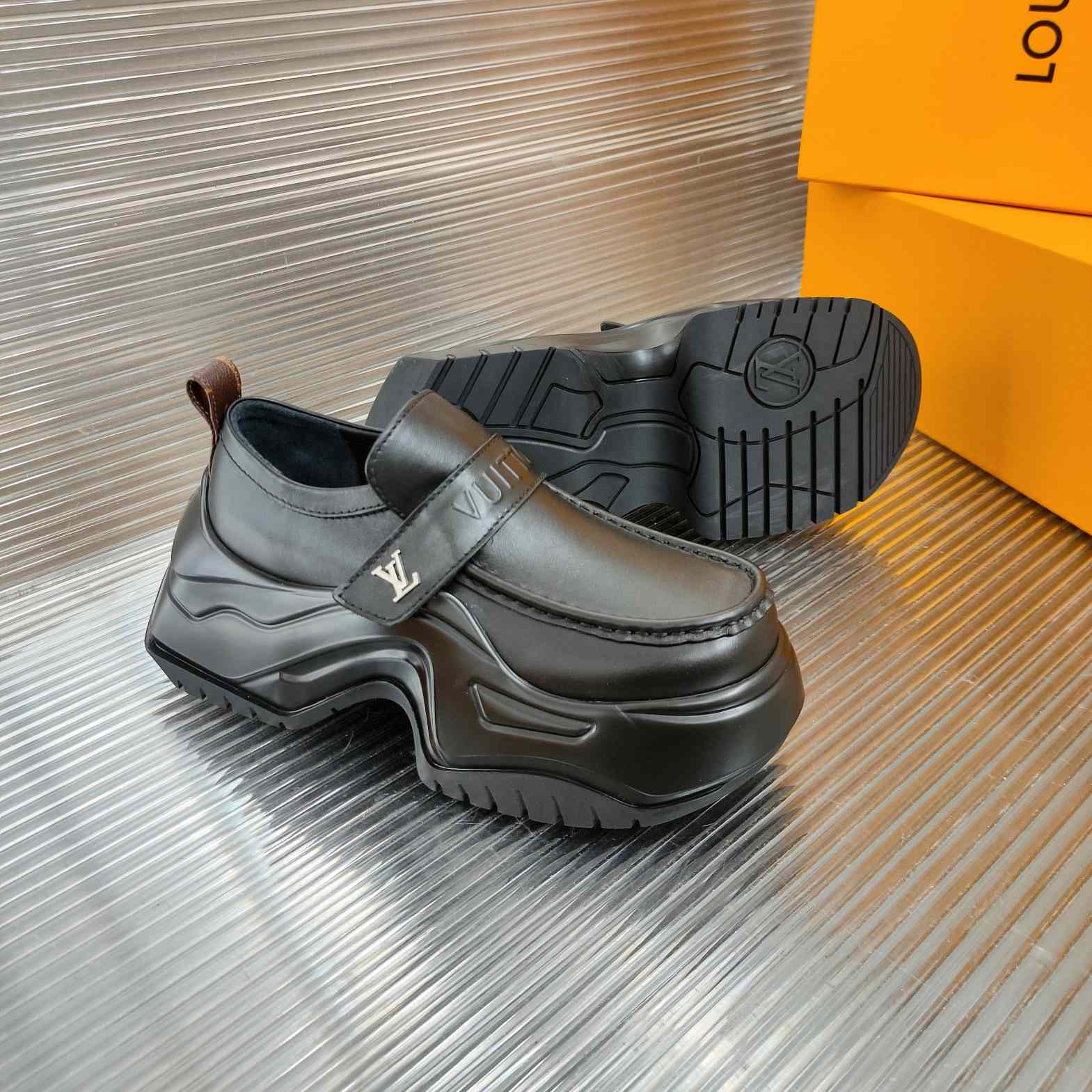 Louis Vuitton LV Archlight 2.0 Platform Loafer  1ABIJQ - 