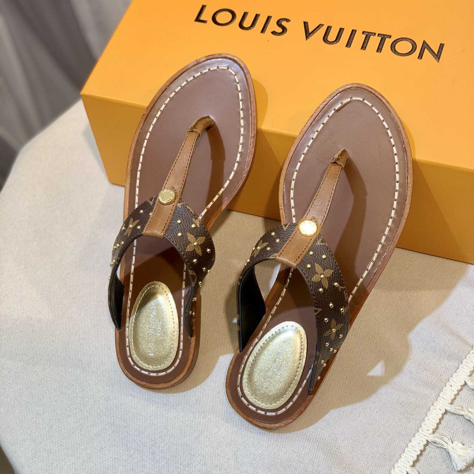 Louis Vuitton Sunny Flat Thong   1AB37T - PerfectKickZ