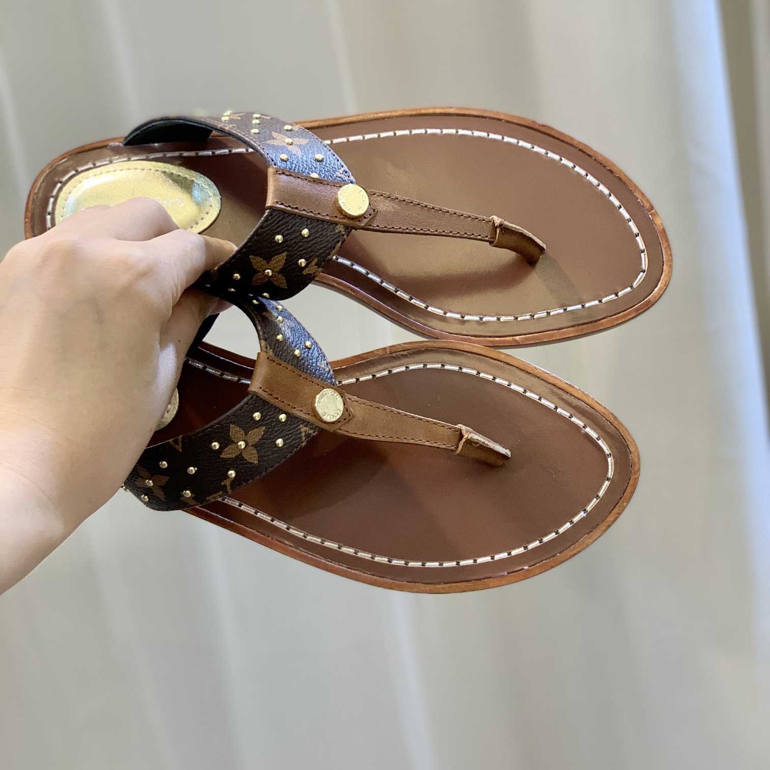 Louis Vuitton Sunny Flat Thong   1AB37T - PerfectKickZ