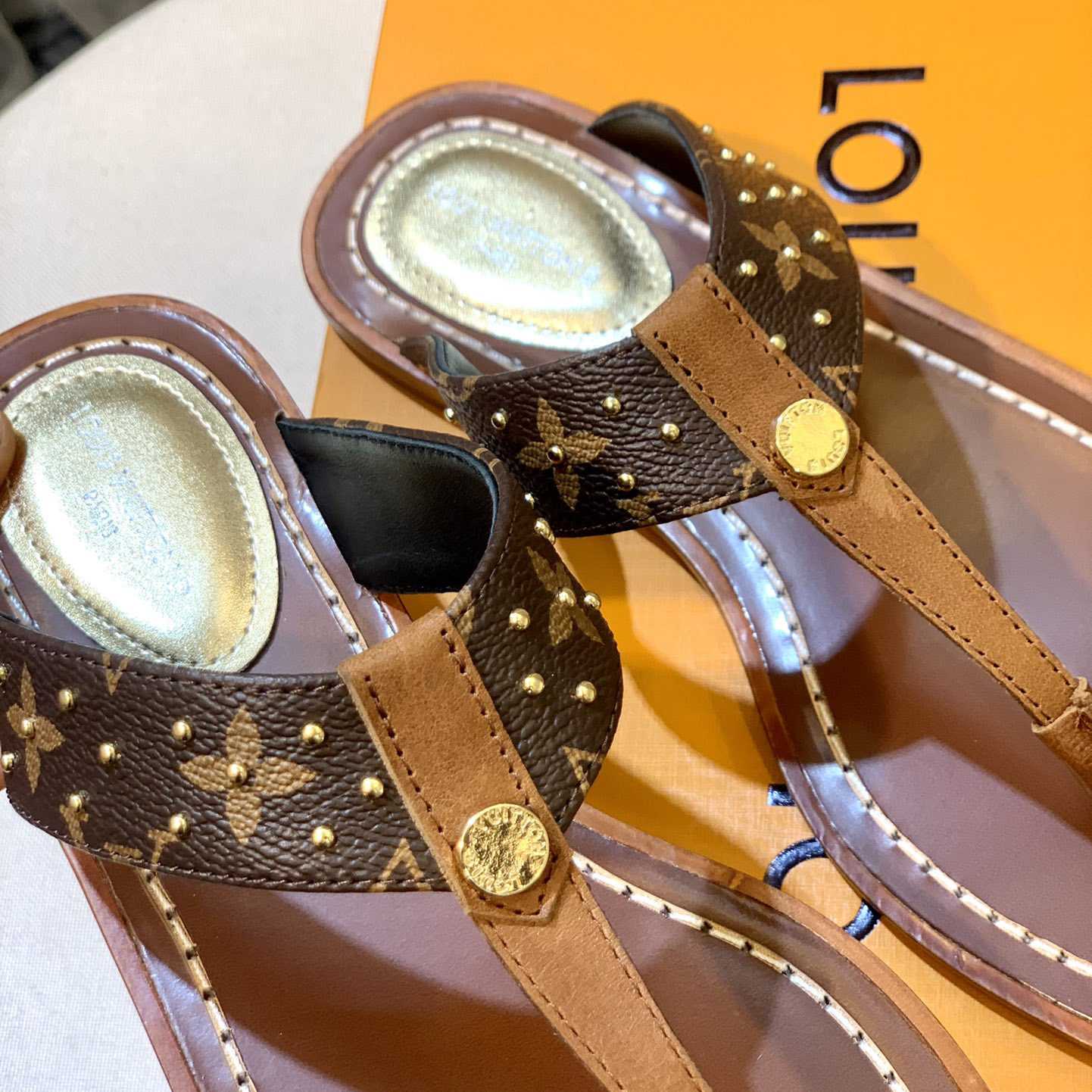 Louis Vuitton Sunny Flat Thong   1AB37T - PerfectKickZ