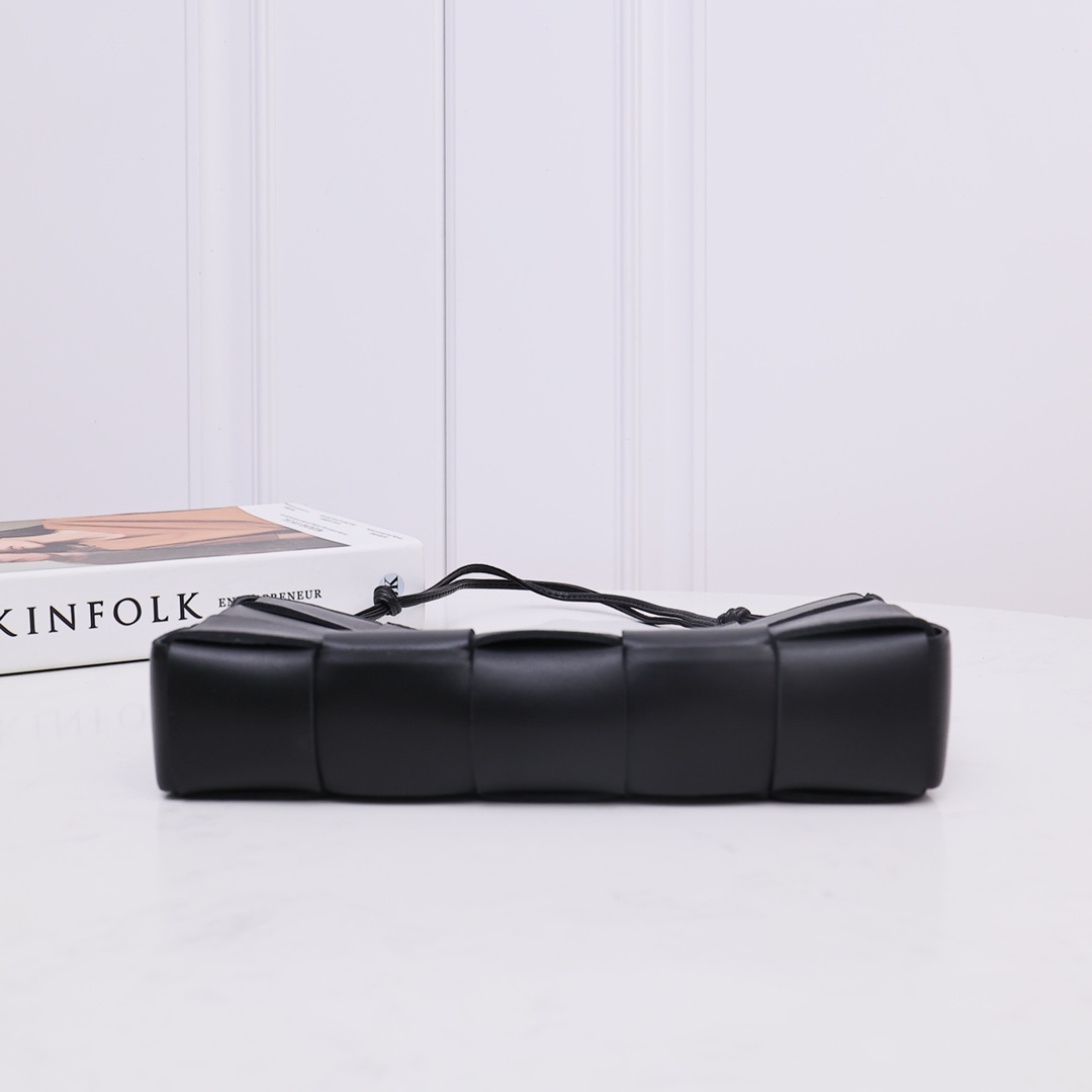 Bottega Veneta Cassette Pouch On Strap - PerfectKickZ