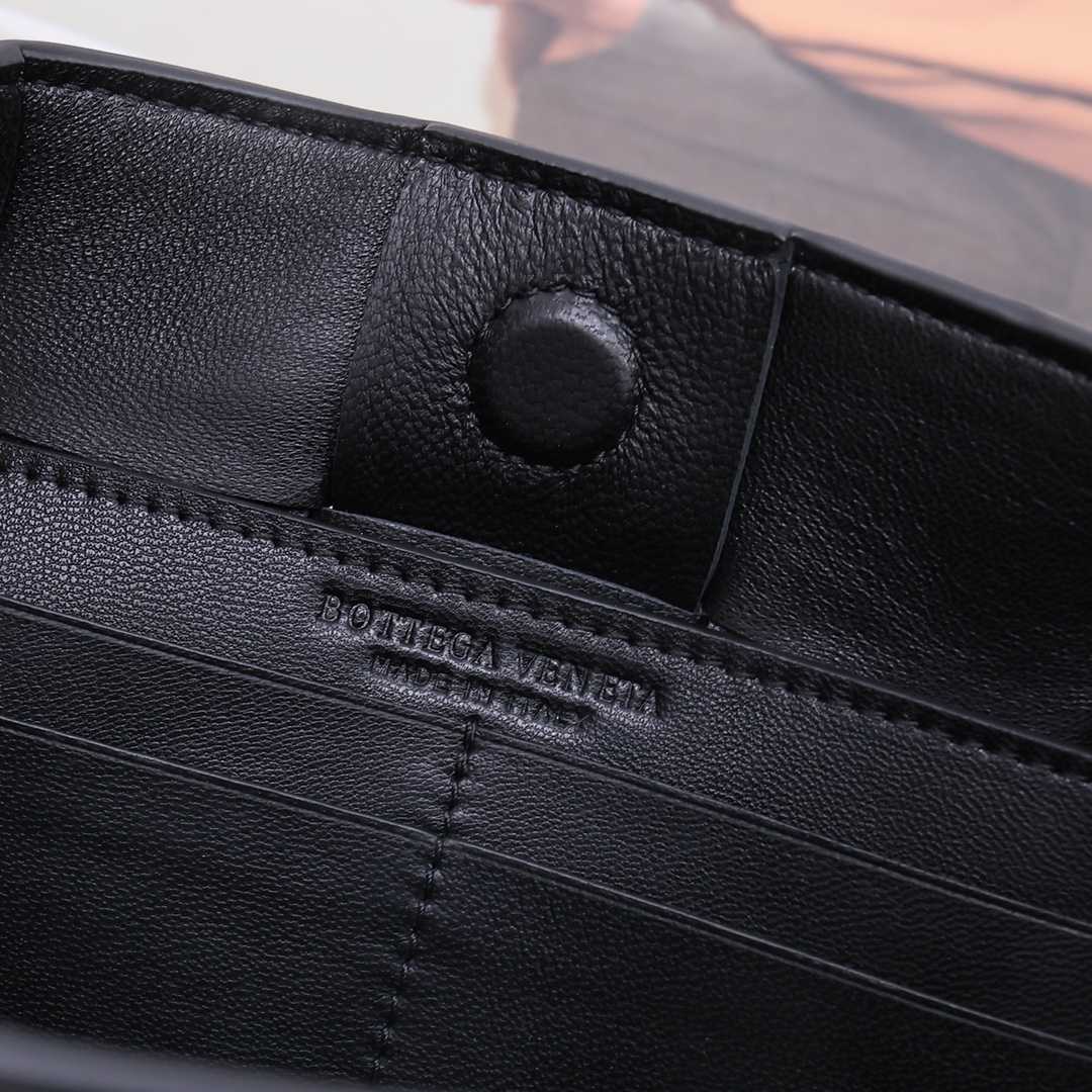 Bottega Veneta Cassette Pouch On Strap - PerfectKickZ