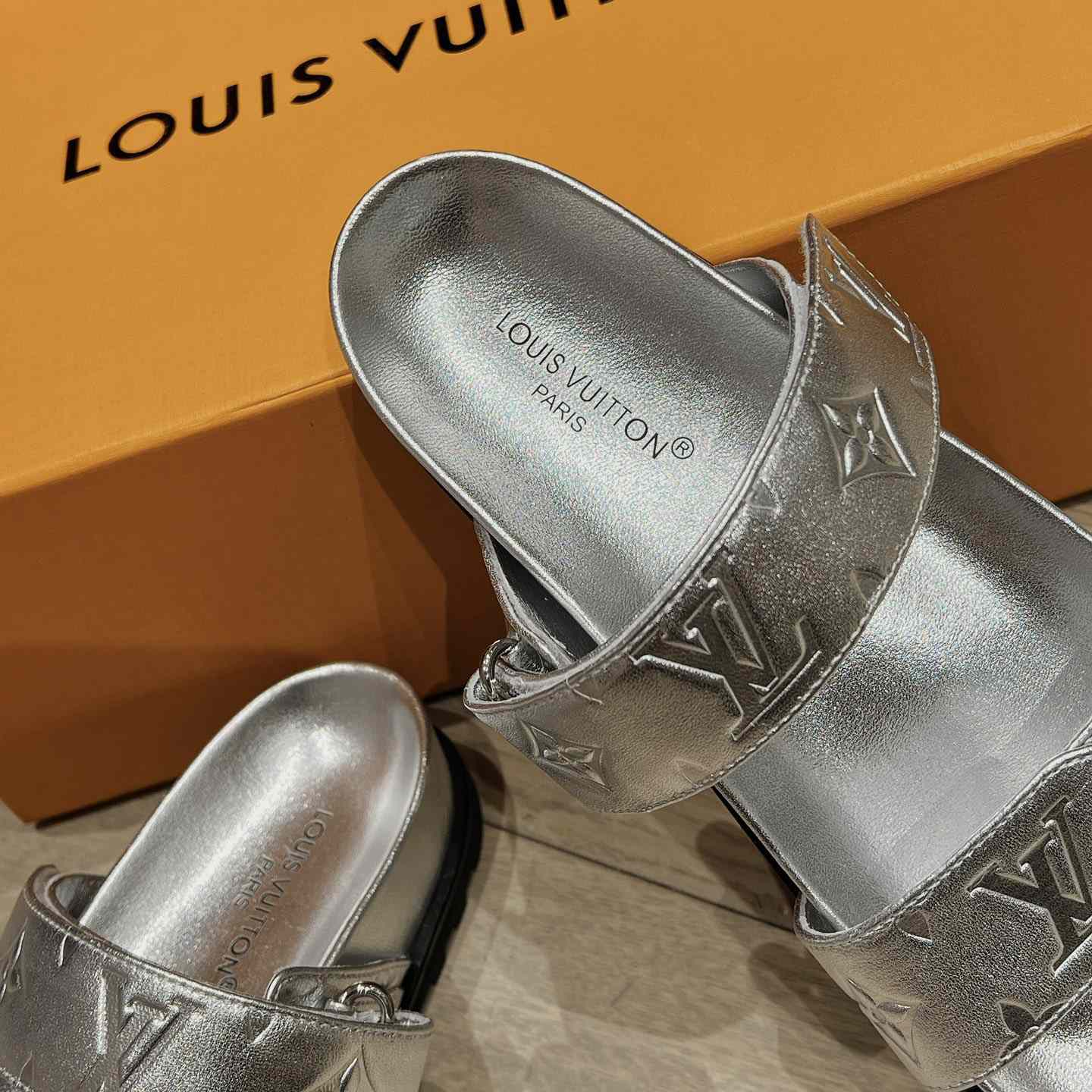 Louis Vuitton Bom Dia Flat Comfort Mules     1AB3OG - PerfectKickZ