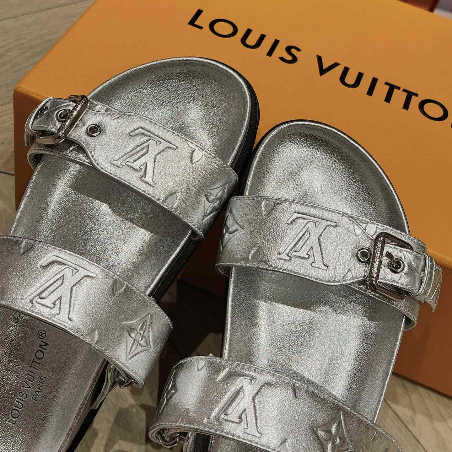 Louis Vuitton Bom Dia Flat Comfort Mules     1AB3OG - PerfectKickZ