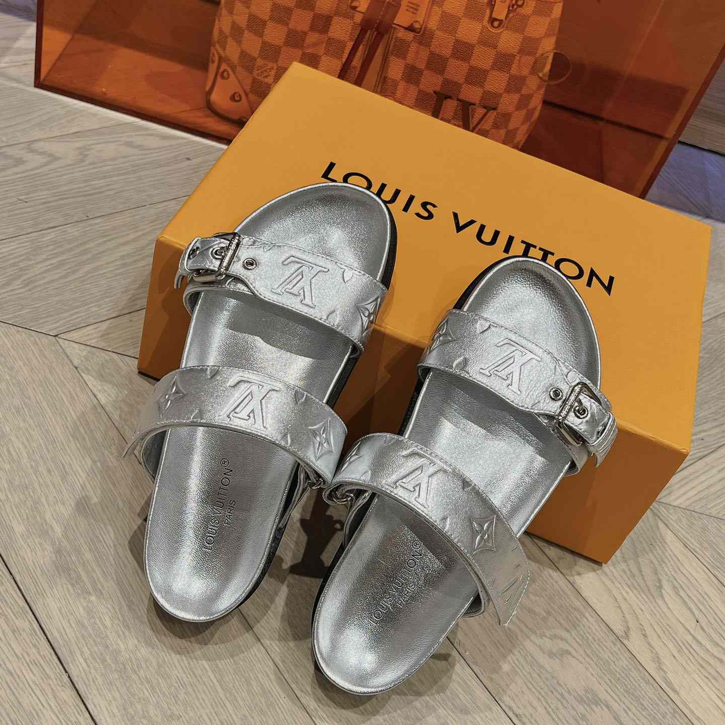 Louis Vuitton Bom Dia Flat Comfort Mules     1AB3OG - PerfectKickZ
