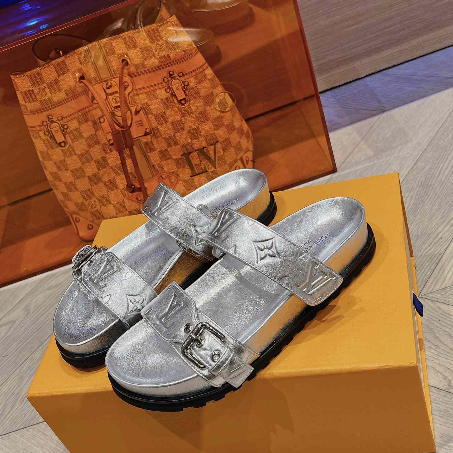 Louis Vuitton Bom Dia Flat Comfort Mules     1AB3OG - PerfectKickZ