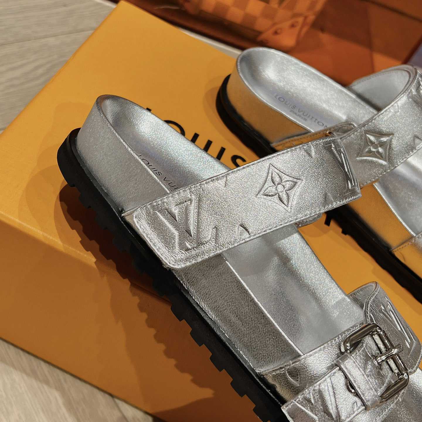 Louis Vuitton Bom Dia Flat Comfort Mules     1AB3OG - PerfectKickZ