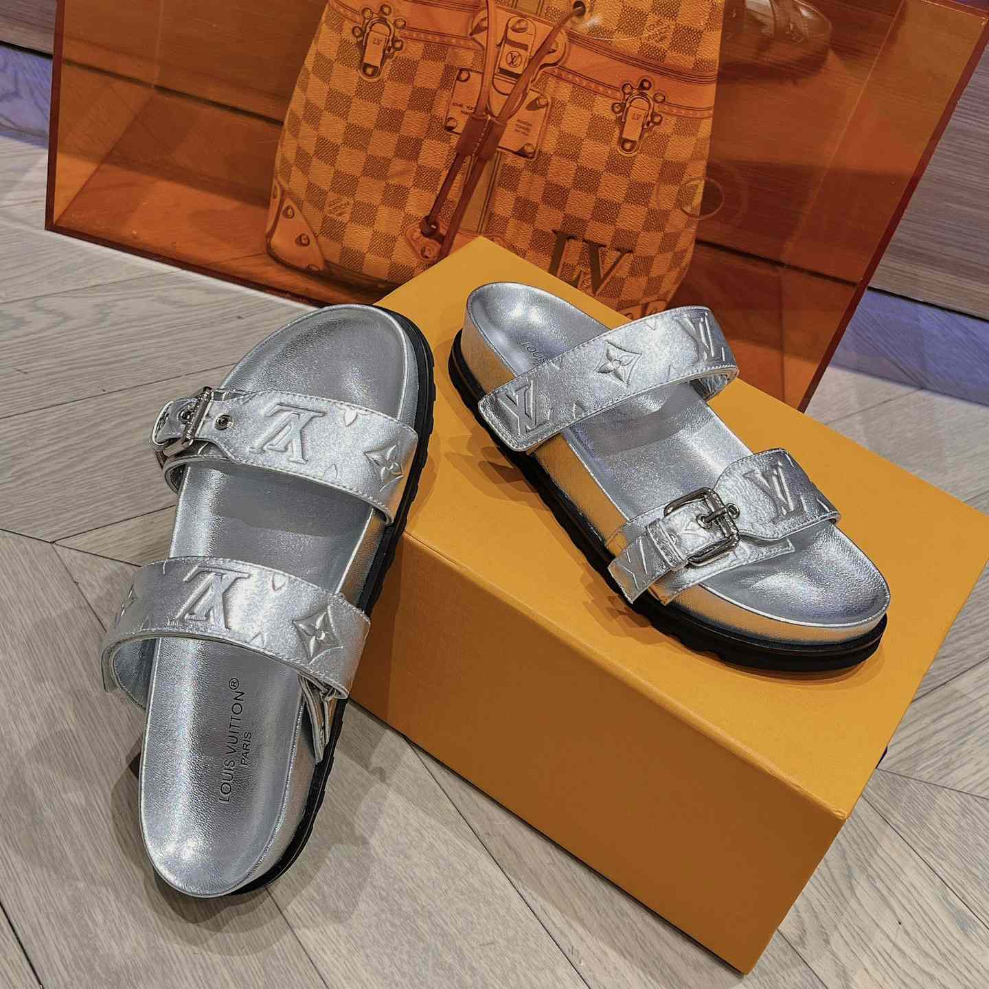 Louis Vuitton Bom Dia Flat Comfort Mules     1AB3OG - PerfectKickZ