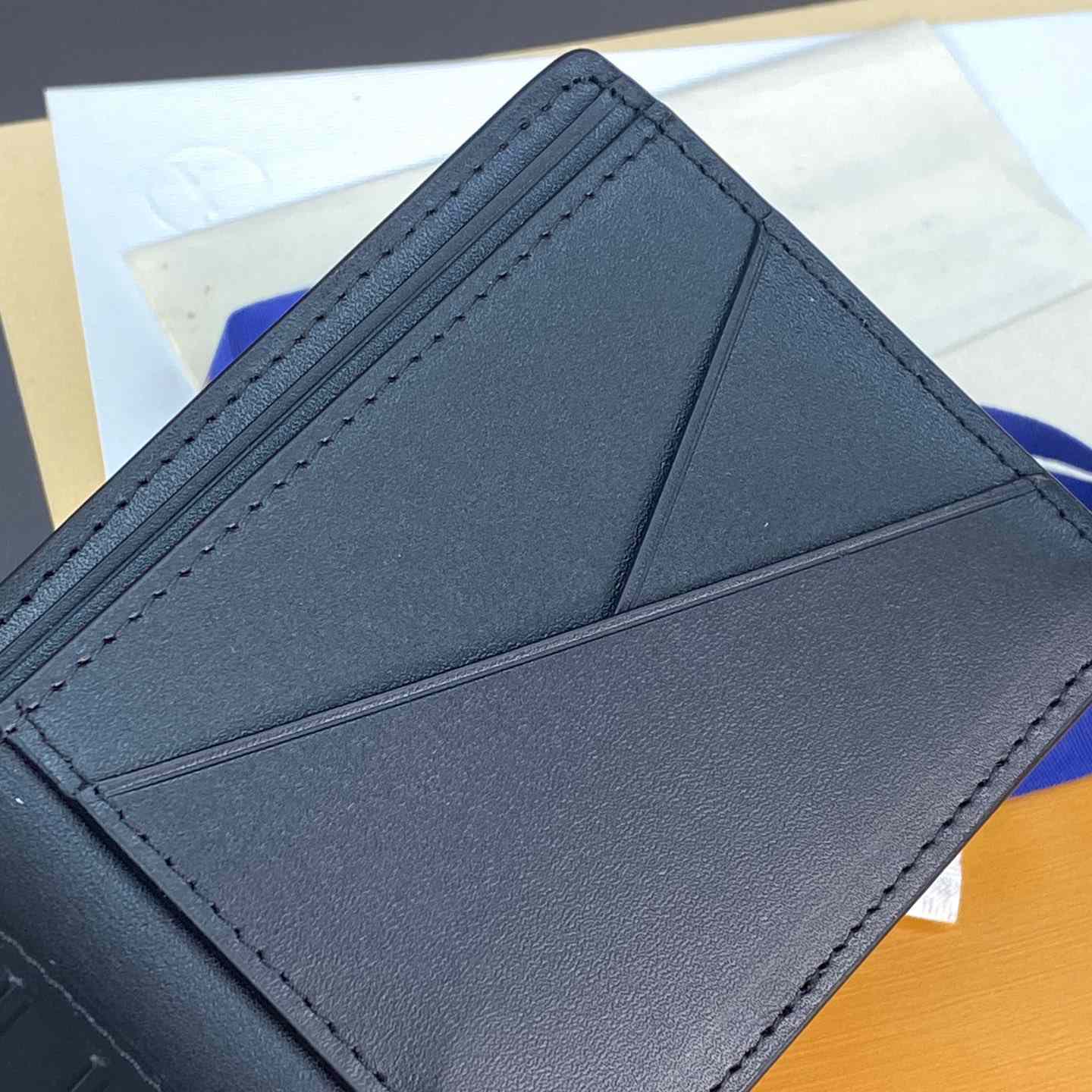 Louis Vuitton Slender Wallet (11 x 8.5 x 2cm)   M82585 - PerfectKickZ