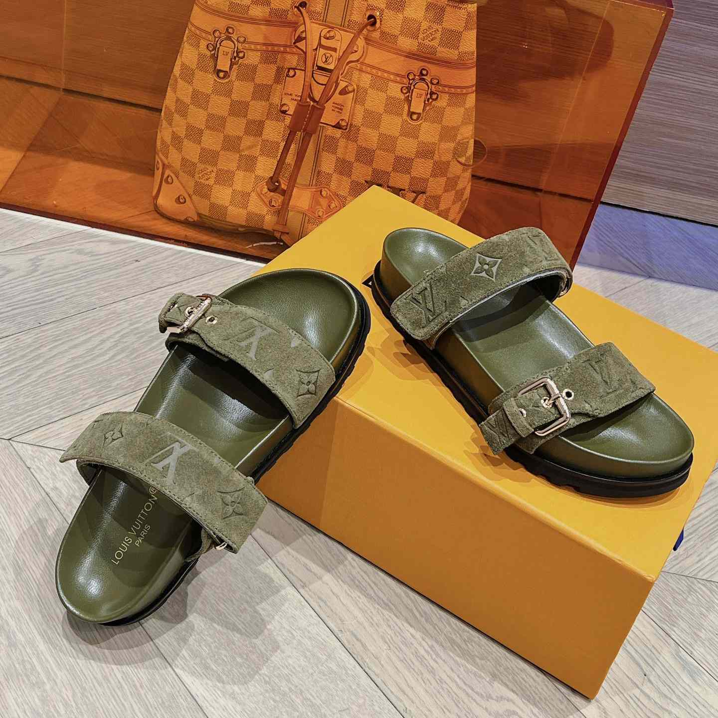 Louis Vuitton Bom Dia Flat Comfort Mule    1ABOYY - PerfectKickZ