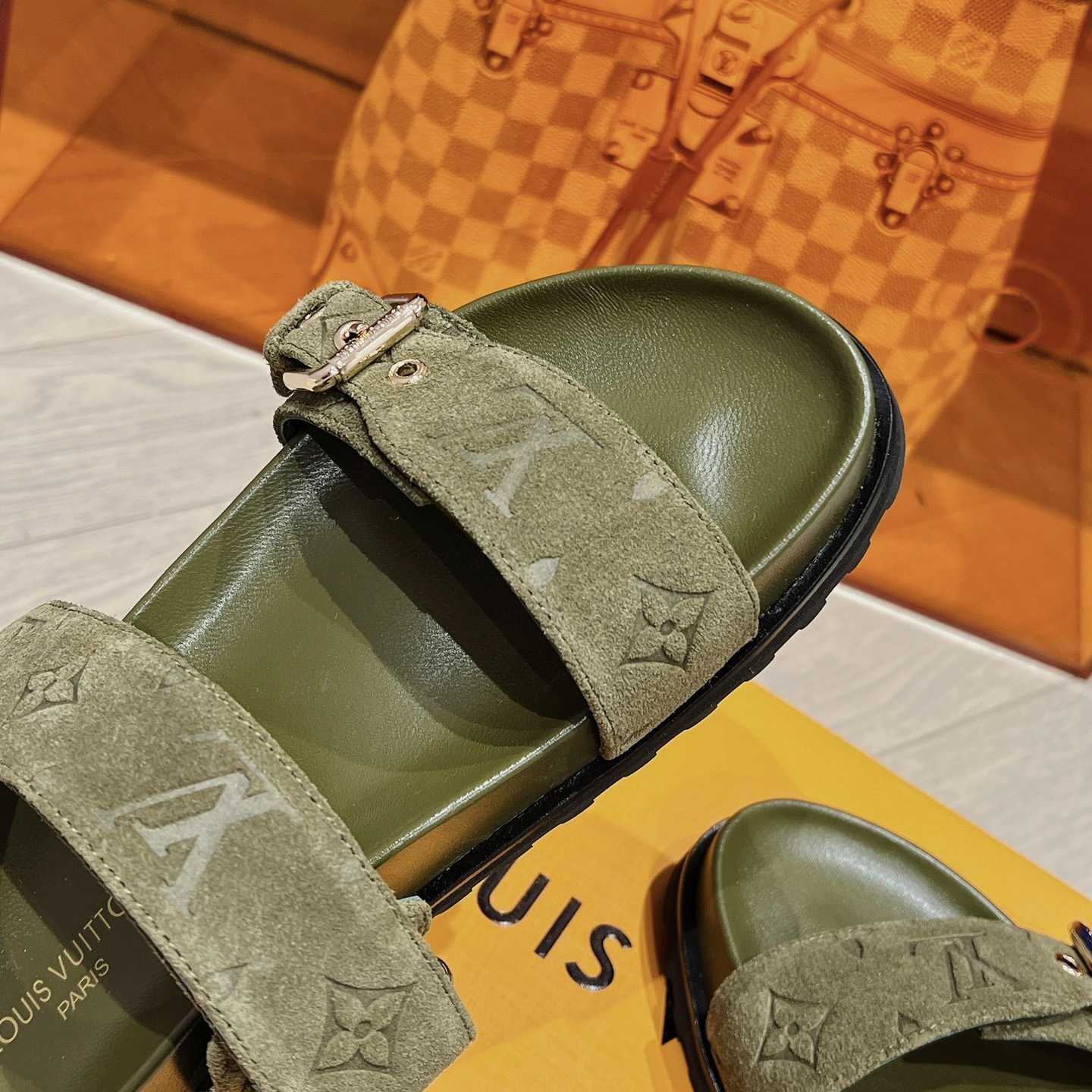 Louis Vuitton Bom Dia Flat Comfort Mule    1ABOYY - PerfectKickZ