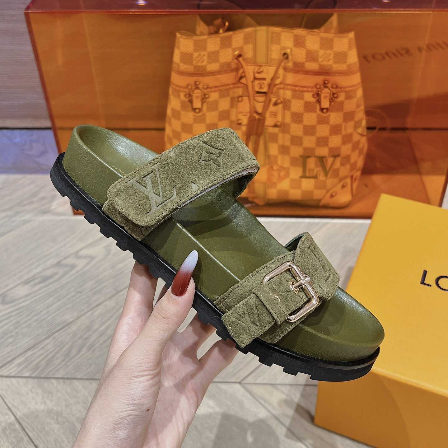 Louis Vuitton Bom Dia Flat Comfort Mule    1ABOYY - PerfectKickZ