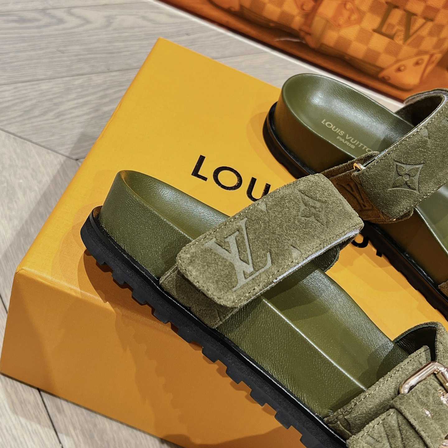 Louis Vuitton Bom Dia Flat Comfort Mule    1ABOYY - PerfectKickZ
