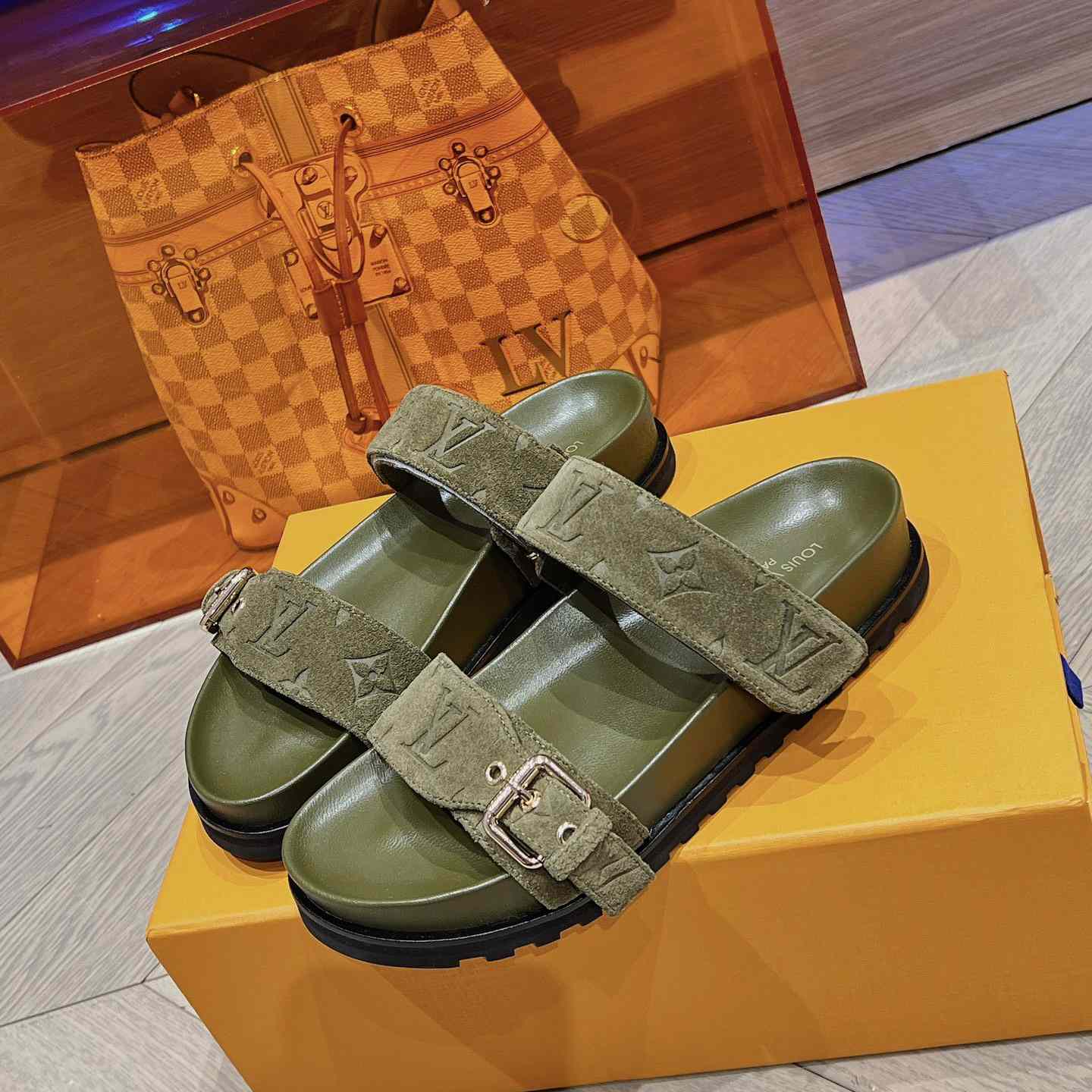 Louis Vuitton Bom Dia Flat Comfort Mule    1ABOYY - PerfectKickZ