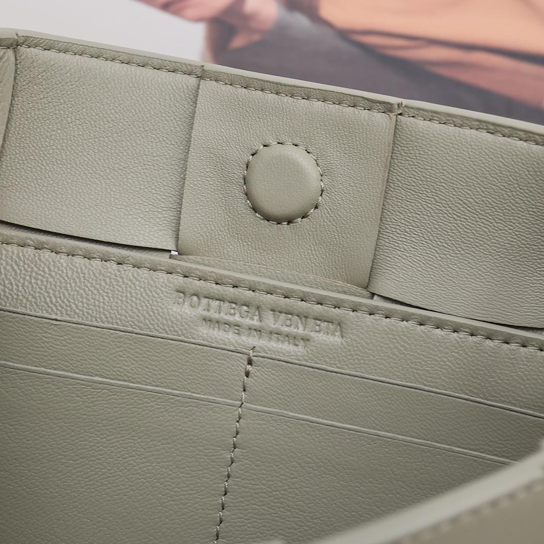 Bottega Veneta Cassette Pouch On Strap - PerfectKickZ