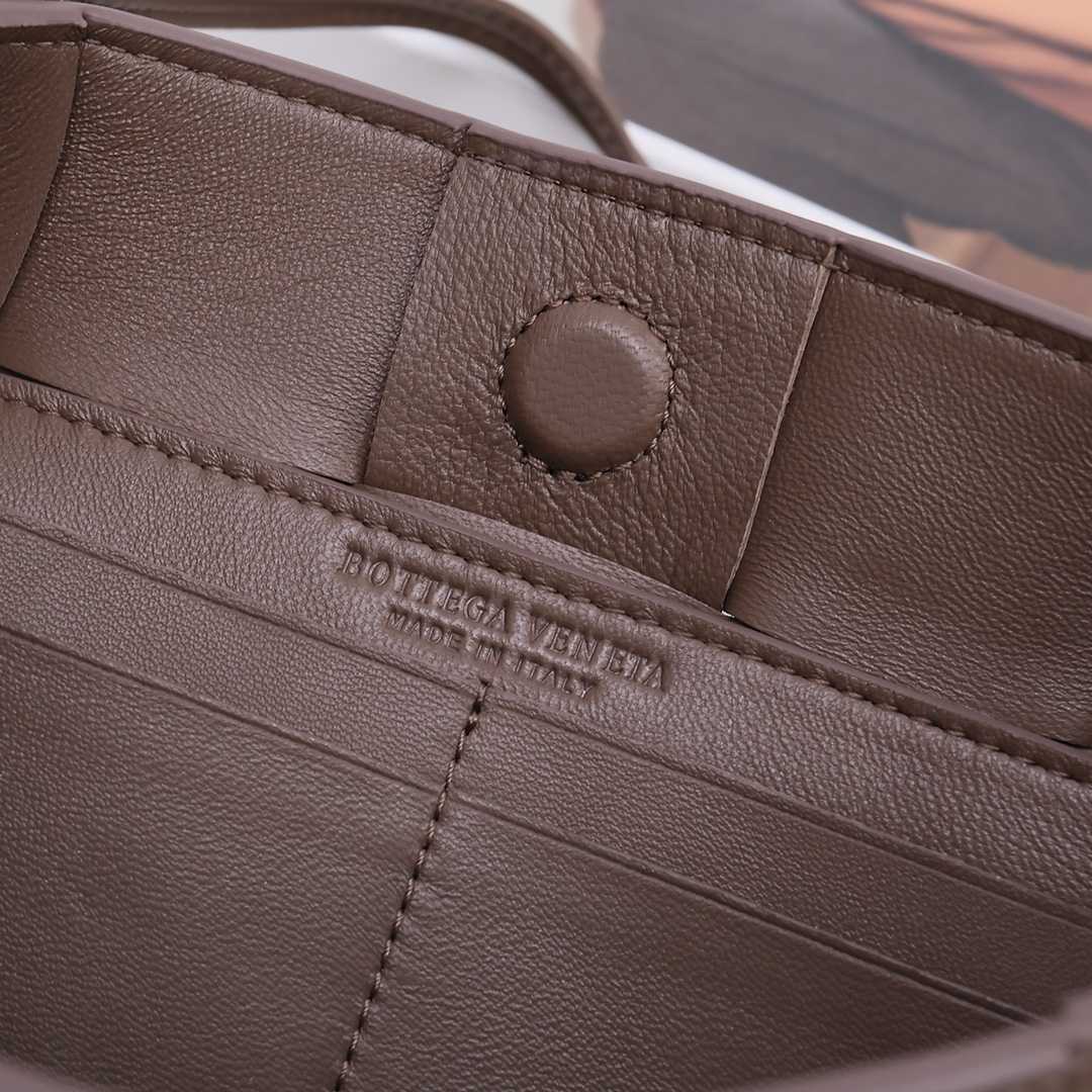 Bottega Veneta Cassette Pouch On Strap - PerfectKickZ