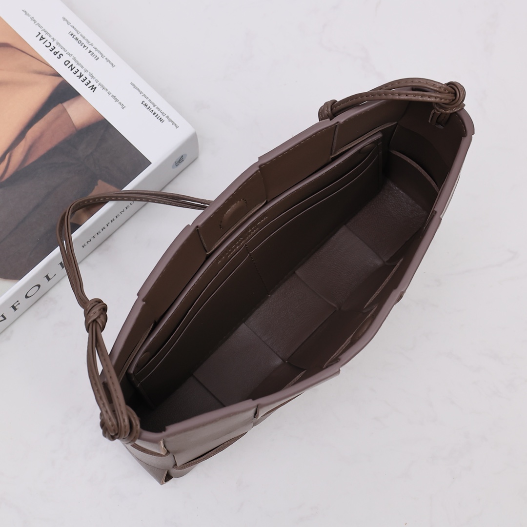 Bottega Veneta Cassette Pouch On Strap - PerfectKickZ