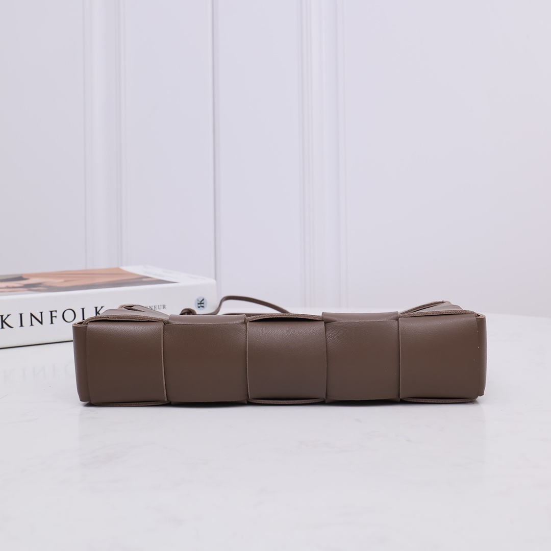 Bottega Veneta Cassette Pouch On Strap - PerfectKickZ