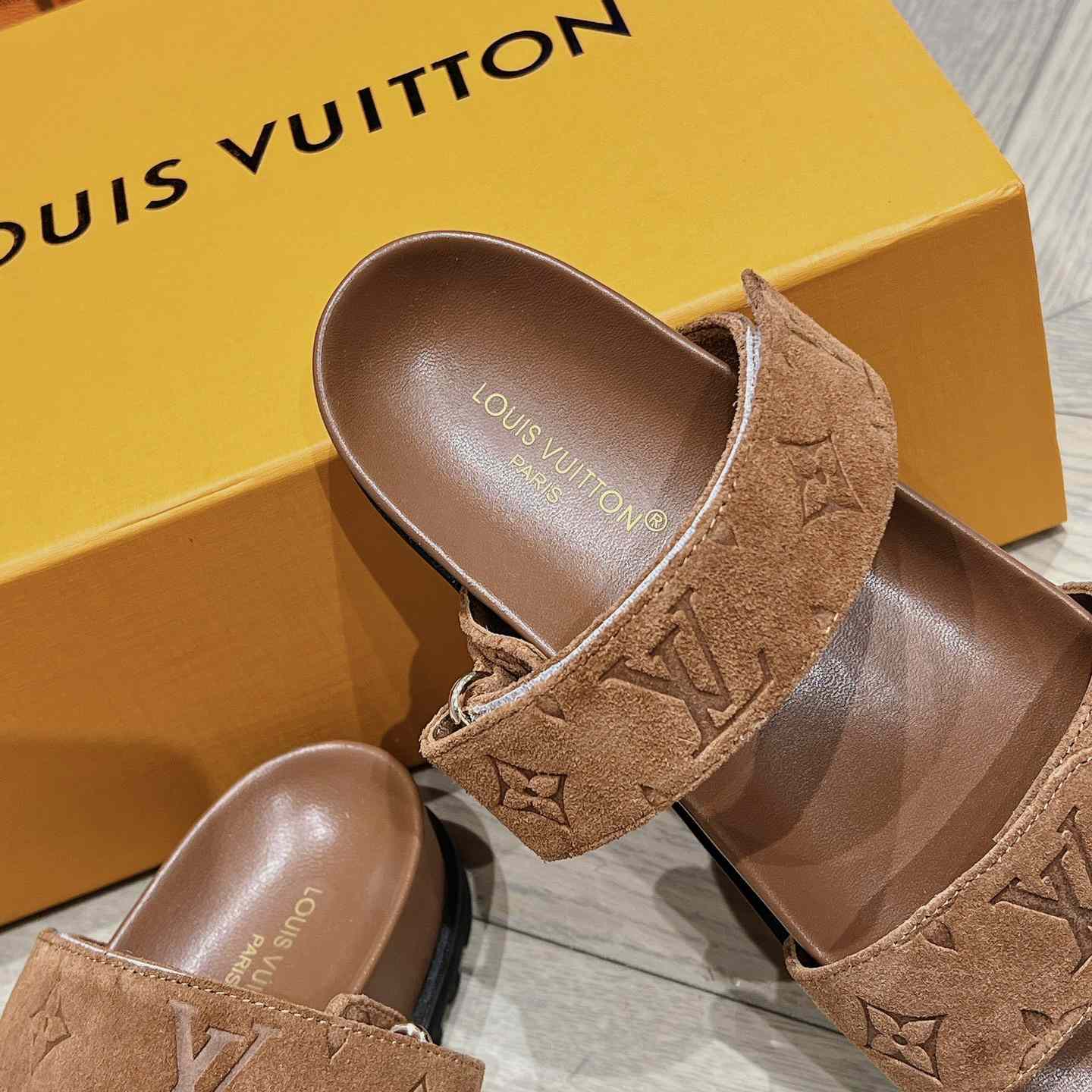 Louis Vuitton Bom Dia Flat Comfort Mule    1ABOY4 - PerfectKickZ