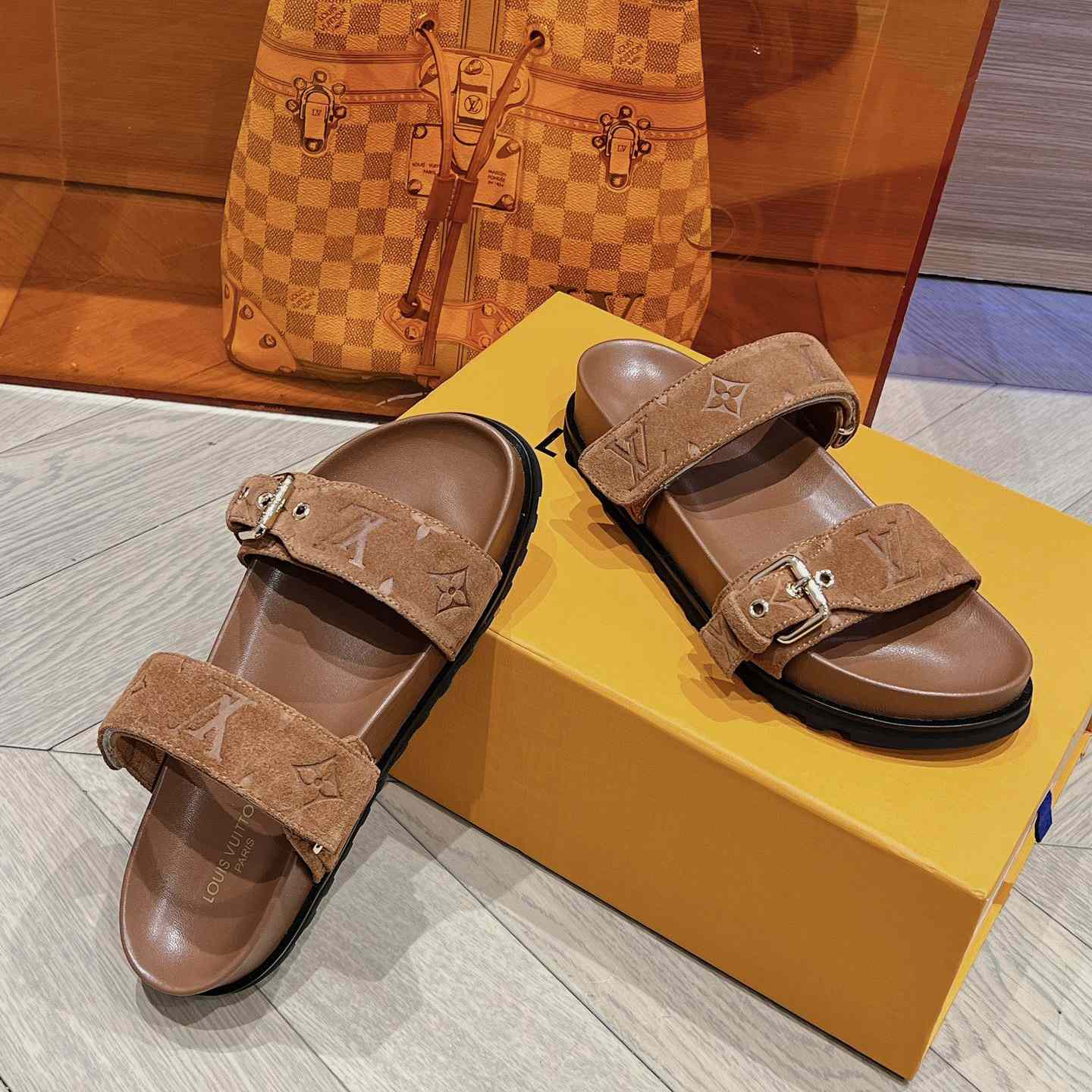 Louis Vuitton Bom Dia Flat Comfort Mule    1ABOY4 - PerfectKickZ