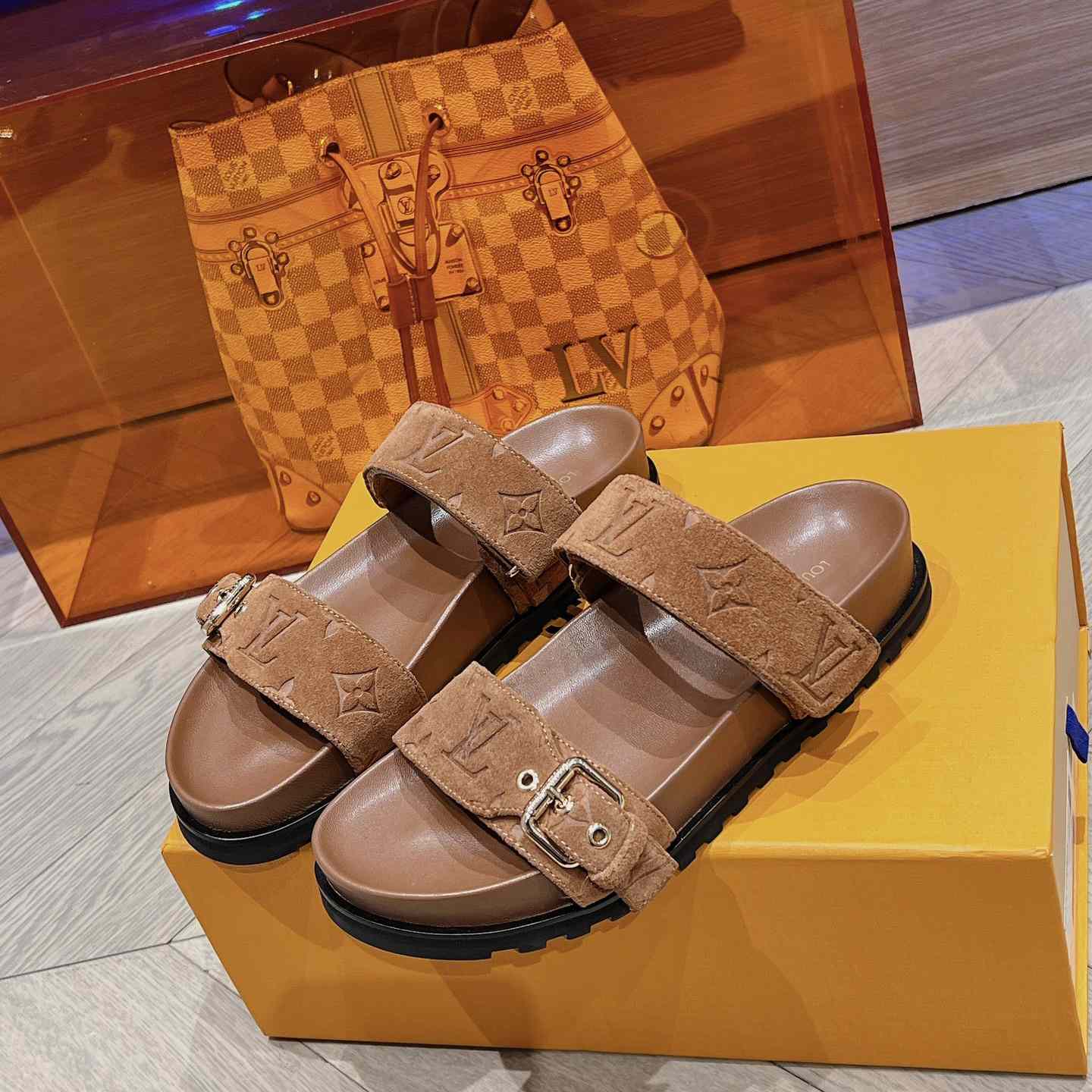 Louis Vuitton Bom Dia Flat Comfort Mule    1ABOY4 - PerfectKickZ