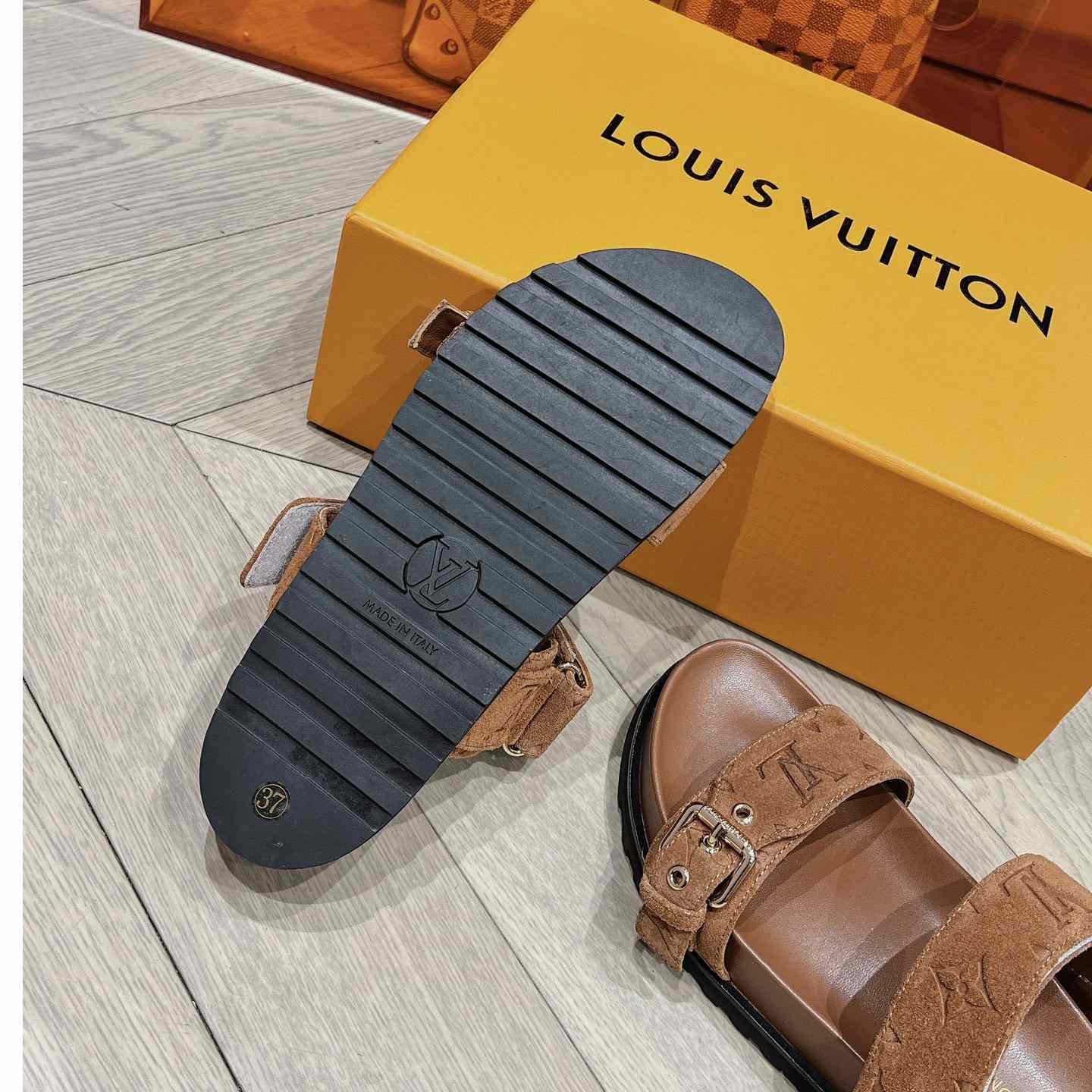 Louis Vuitton Bom Dia Flat Comfort Mule    1ABOY4 - PerfectKickZ