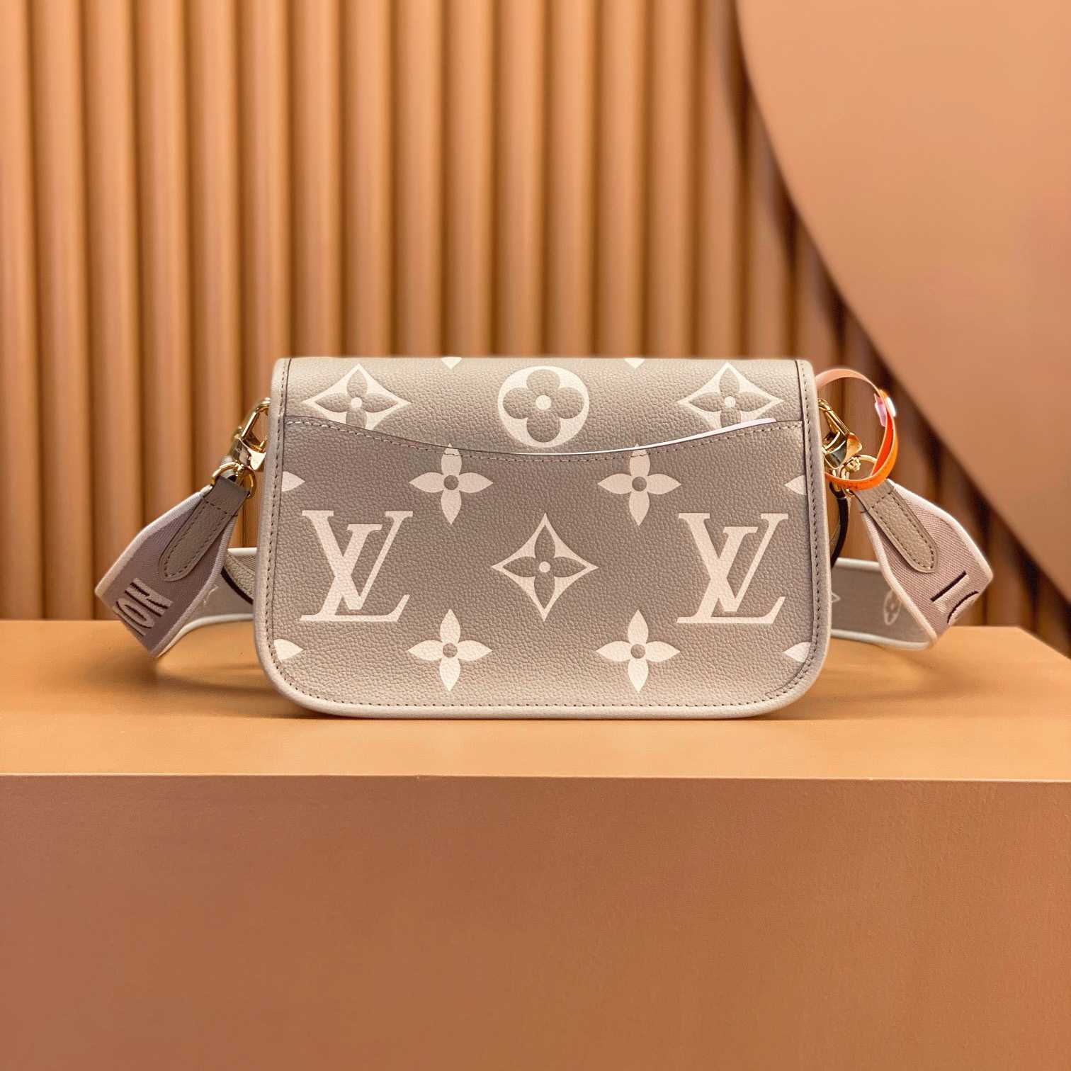 Louis Vuitton Diane (23 x 16 x 8.5cm)  M46583 - PerfectKickZ