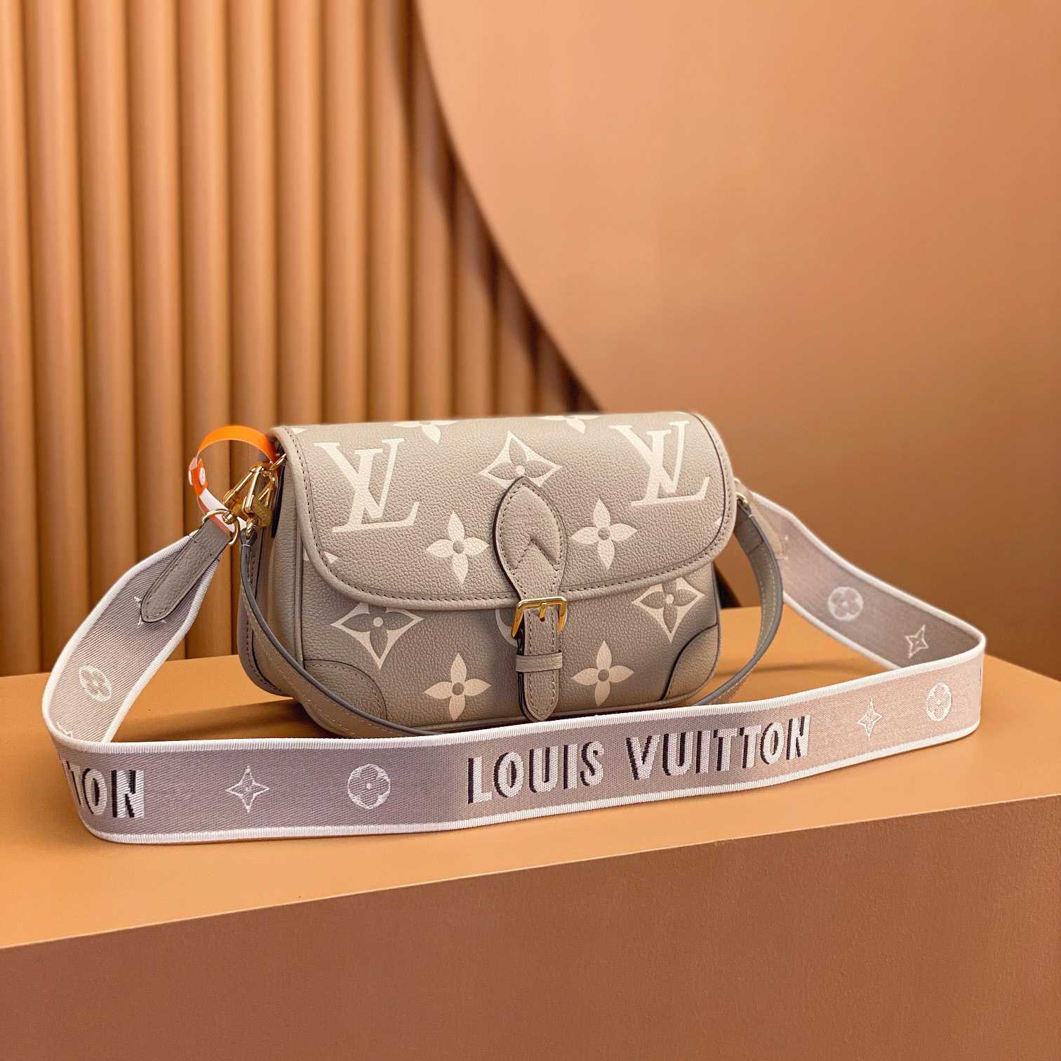 Louis Vuitton Diane (23 x 16 x 8.5cm)  M46583 - PerfectKickZ